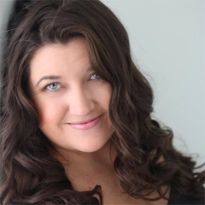 Headshot of Rhonda Jean - CEO of Nearby Nearby